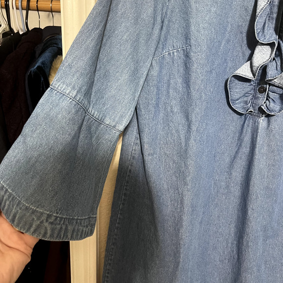 Draper James Size 6 Denim Shirt Dress Blue Jean Ruffle front cotton chambray - Picture 4 of 7